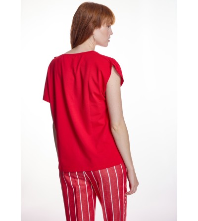 Camiseta botones roja Alba Conde portada