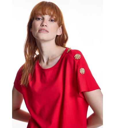 Camiseta botones roja Alba Conde portada