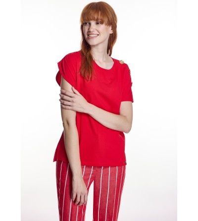 Camiseta botones roja Alba Conde portada