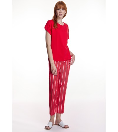 Camiseta botones roja Alba Conde portada