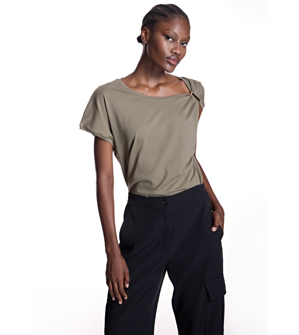 Camiseta pinza kaki AC by Alba Conde portada