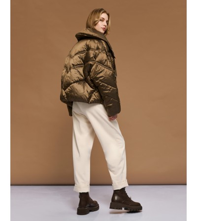 Parka corta marrón portada