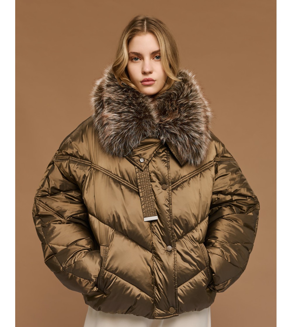 Parka corta marrón portada