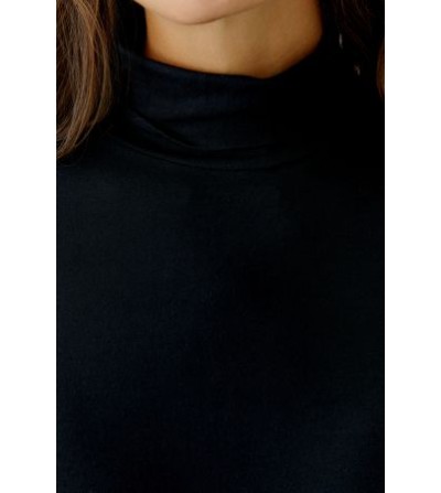 Camiseta cuello vuelto negra Oui portada