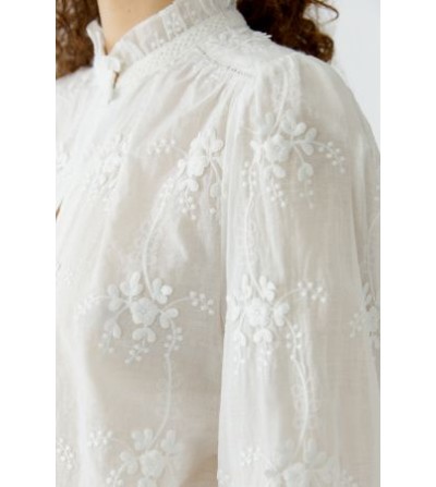 Blusa romántica cruda Oui detalle manga