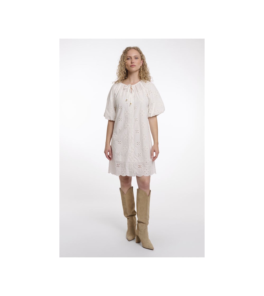 Vestido troquelado crudo portada