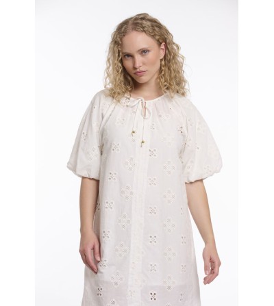 Vestido troquelado crudo portada