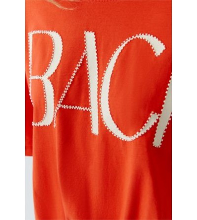 Camiseta BACI roja Oui silueta por delante
