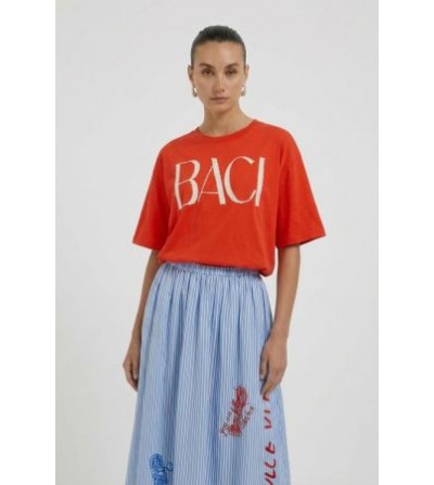 Camiseta BACI roja Oui silueta por delante