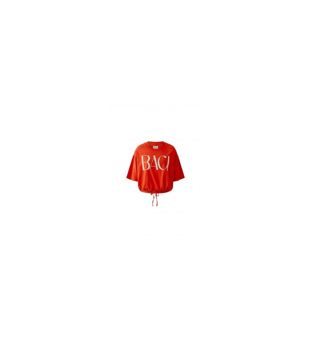 Camiseta BACI roja Oui silueta por delante
