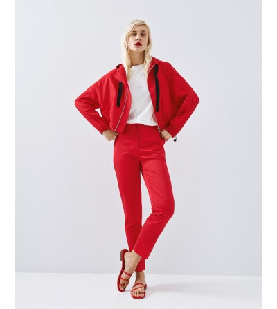 Cazadora roja portada
