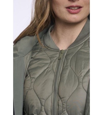 Gabardina verde portada